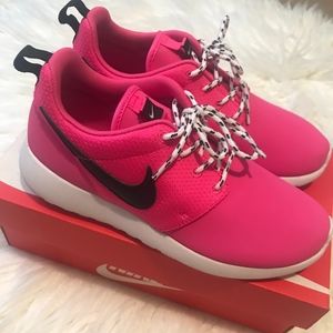 Nike Roshe Run Size 5Y Pink Foil/Black/White